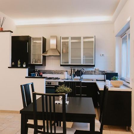 Pau Suite Home Фьюмичино Экстерьер фото